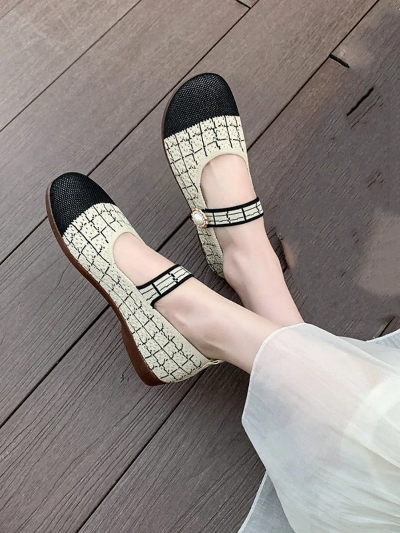 2024 Summer Mesh Slip-Resistant Flat Shoes: Comfort and Style for Moms