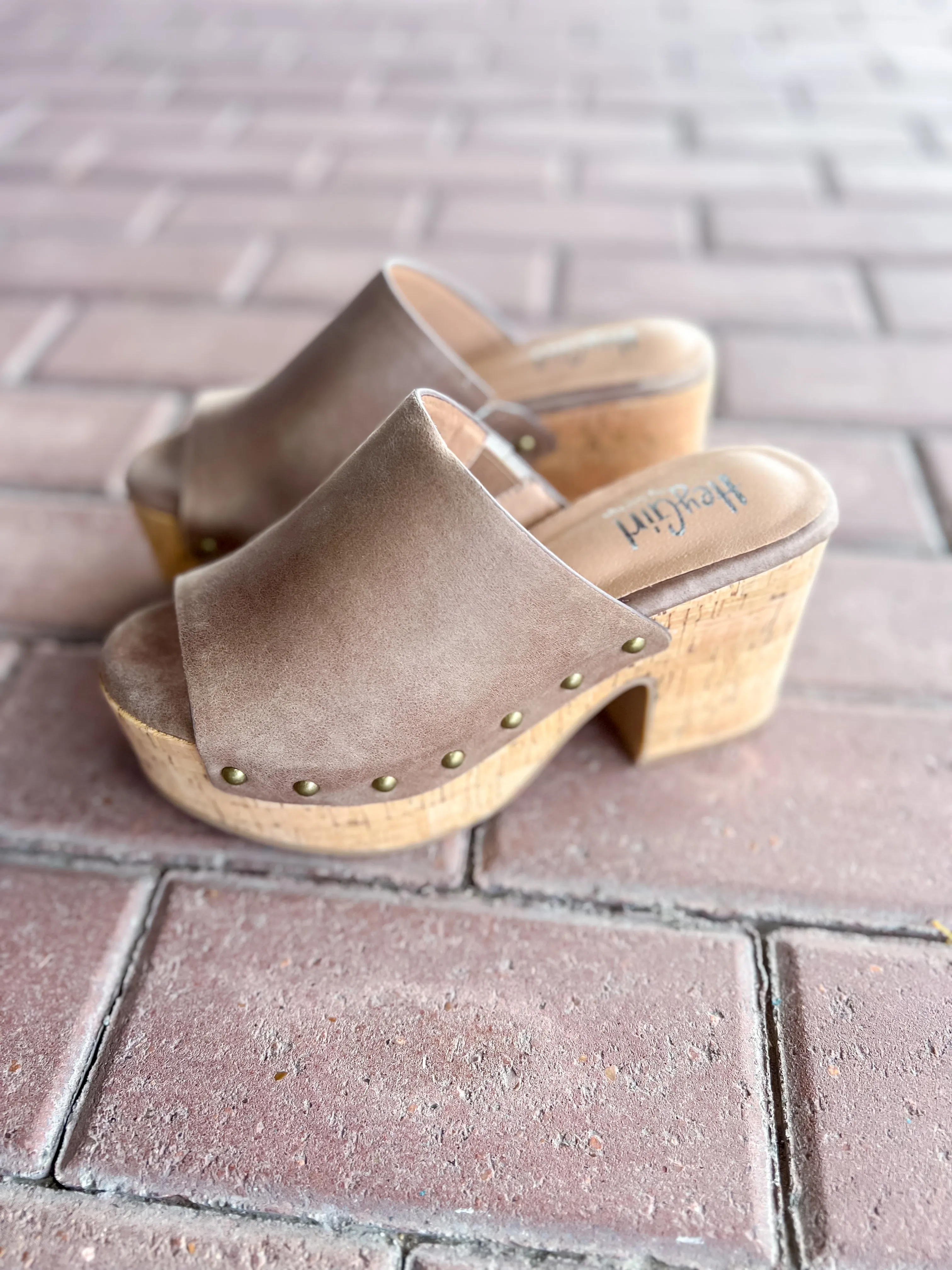 [Corky's] Bada Bing Chunky Heel-Brown Distressed