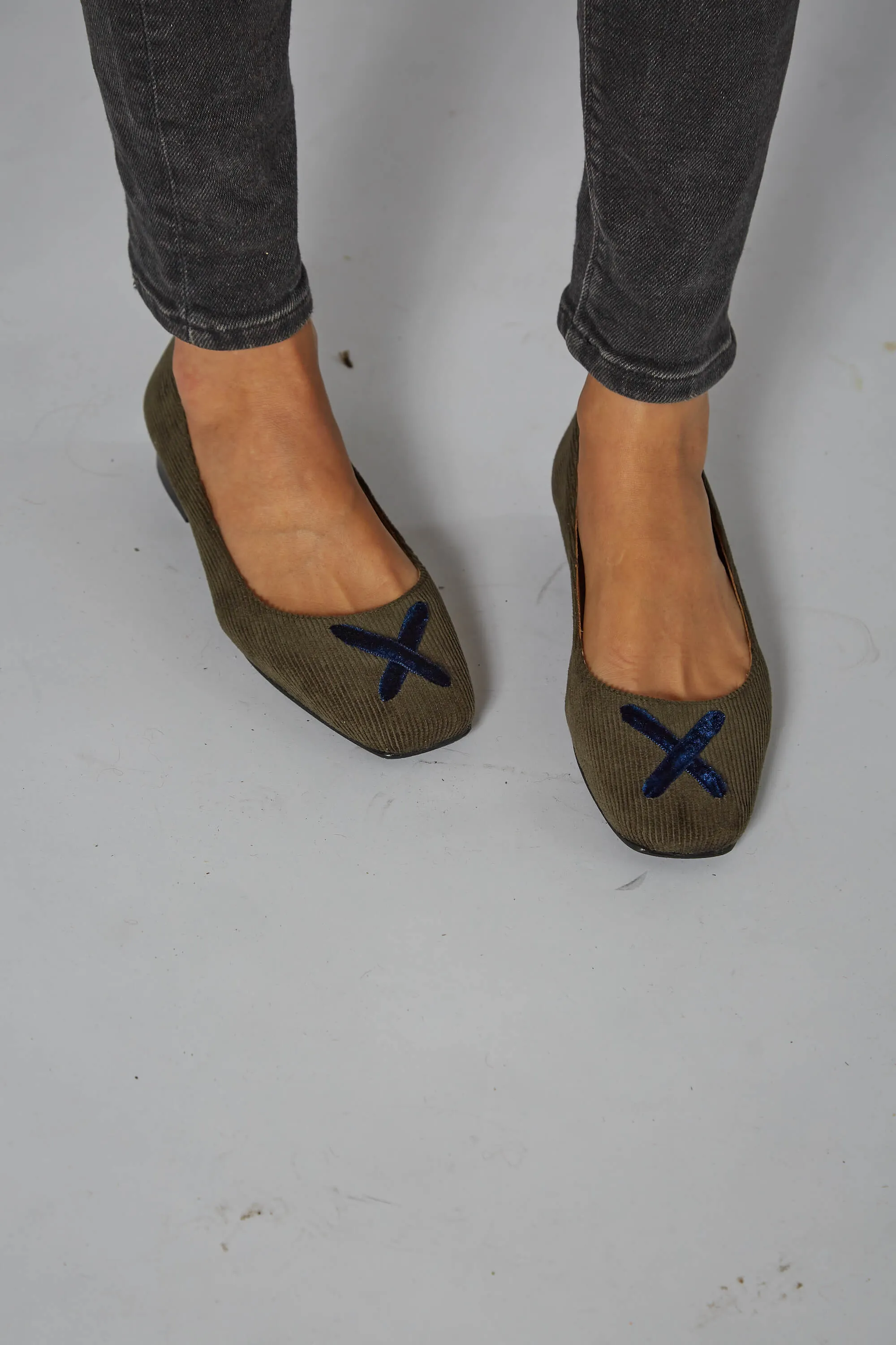 Velvet Cross Corduroy Vegan Ballerinas  | Green